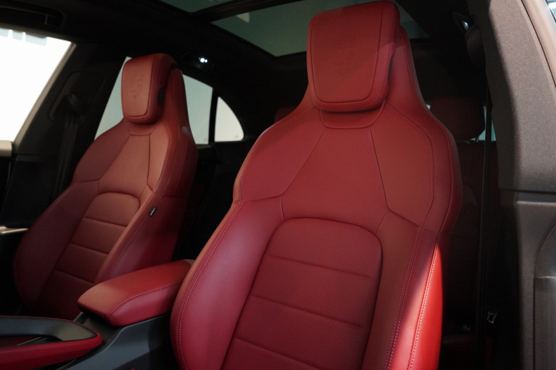 ポルシェ マカン Electric OP208 PASM付エアサス レザーパッケージ 20インチMacanSホイールパノラマルーフ スレートグレーネオ 禁煙車 中古車 中古車