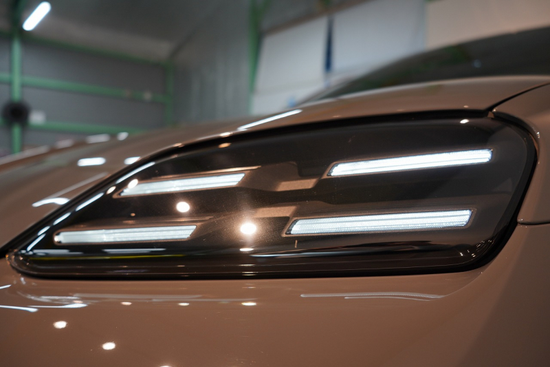 ポルシェ マカン Electric OP208 PASM付エアサス レザーパッケージ 20インチMacanSホイールパノラマルーフ スレートグレーネオ 禁煙車 中古車 中古車