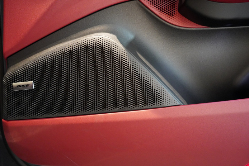 ポルシェ マカン Electric OP208 PASM付エアサス レザーパッケージ 20インチMacanSホイールパノラマルーフ スレートグレーネオ 禁煙車 中古車 中古車