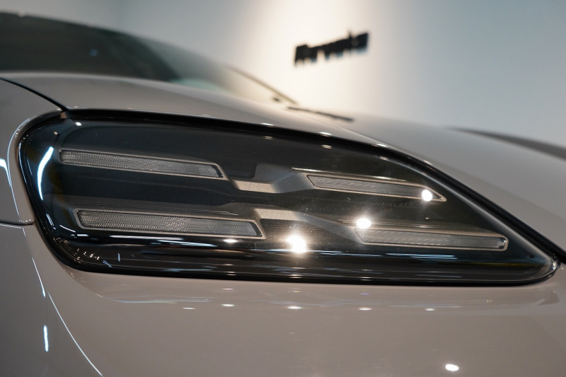 ポルシェ マカン Electric OP208 PASM付エアサス レザーパッケージ 20インチMacanSホイールパノラマルーフ スレートグレーネオ 禁煙車 中古車 中古車