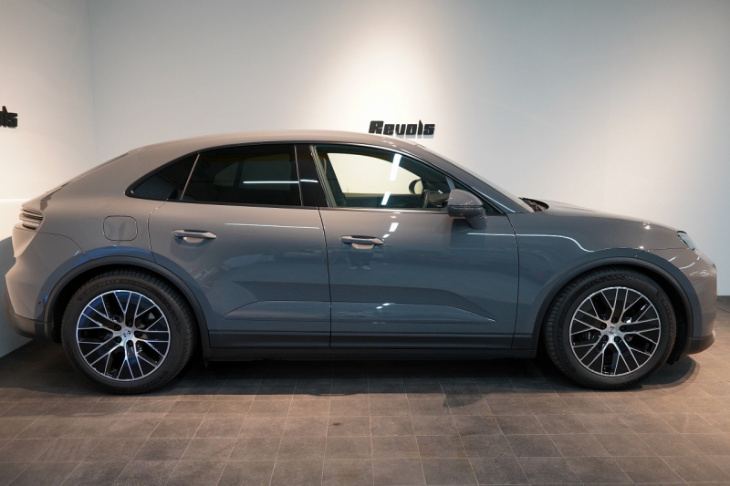 ポルシェ マカン Electric OP208 PASM付エアサス レザーパッケージ 20インチMacanSホイールパノラマルーフ スレートグレーネオ 禁煙車 中古車 中古車