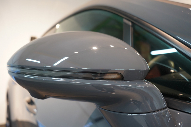 ポルシェ マカン Electric OP208 PASM付エアサス レザーパッケージ 20インチMacanSホイールパノラマルーフ スレートグレーネオ 禁煙車 中古車 中古車