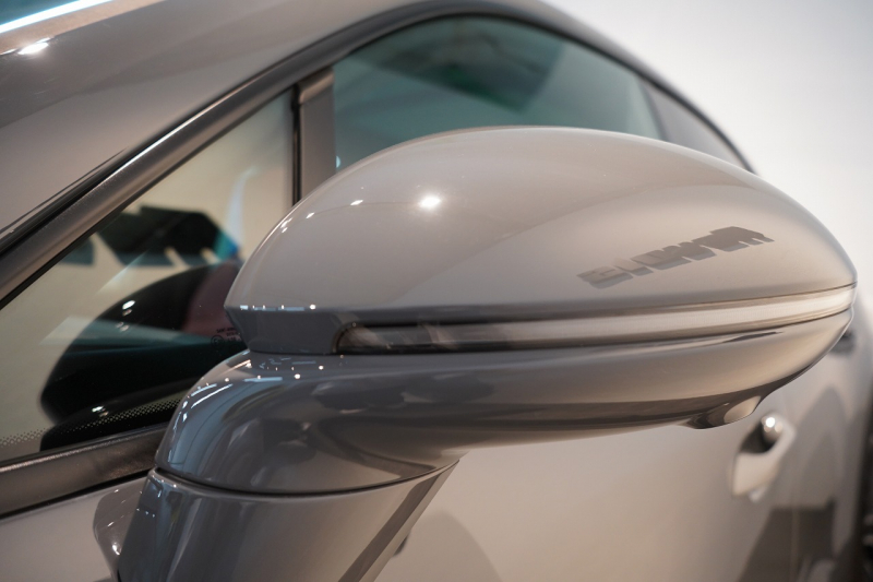 ポルシェ マカン Electric OP208 PASM付エアサス レザーパッケージ 20インチMacanSホイールパノラマルーフ スレートグレーネオ 禁煙車 中古車 中古車