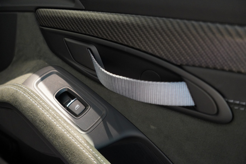 ポルシェ 718スパイダー RS PDK 1オーナー ウルトラヴァイオレット/PTSカラー ヴァイザッハPKG PCCB Fリフト クロノPKG 中古車 中古車