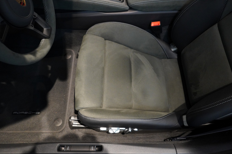 ポルシェ 718スパイダー RS PDK 1オーナー ウルトラヴァイオレット/PTSカラー ヴァイザッハPKG PCCB Fリフト クロノPKG 中古車 中古車