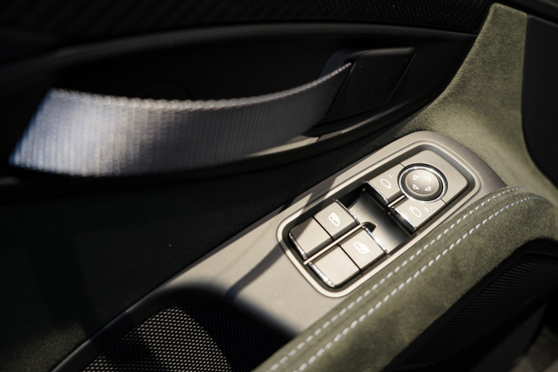 ポルシェ 718スパイダー RS PDK 1オーナー ウルトラヴァイオレット/PTSカラー ヴァイザッハPKG PCCB Fリフト クロノPKG 中古車 中古車