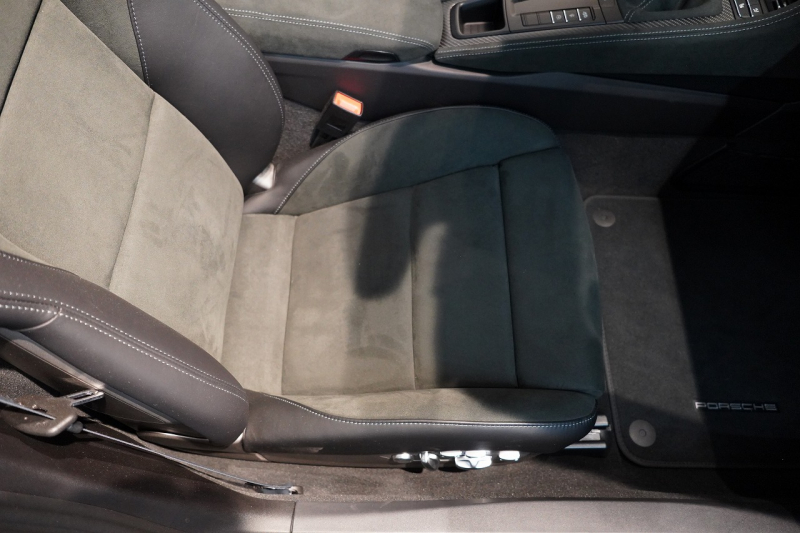 ポルシェ 718スパイダー RS PDK 1オーナー ウルトラヴァイオレット/PTSカラー ヴァイザッハPKG PCCB Fリフト クロノPKG 中古車 中古車