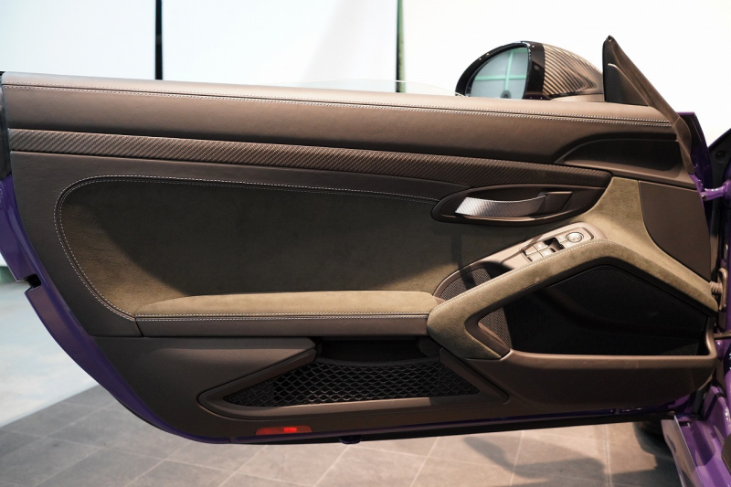 ポルシェ 718スパイダー RS PDK 1オーナー ウルトラヴァイオレット/PTSカラー ヴァイザッハPKG PCCB Fリフト クロノPKG 中古車 中古車