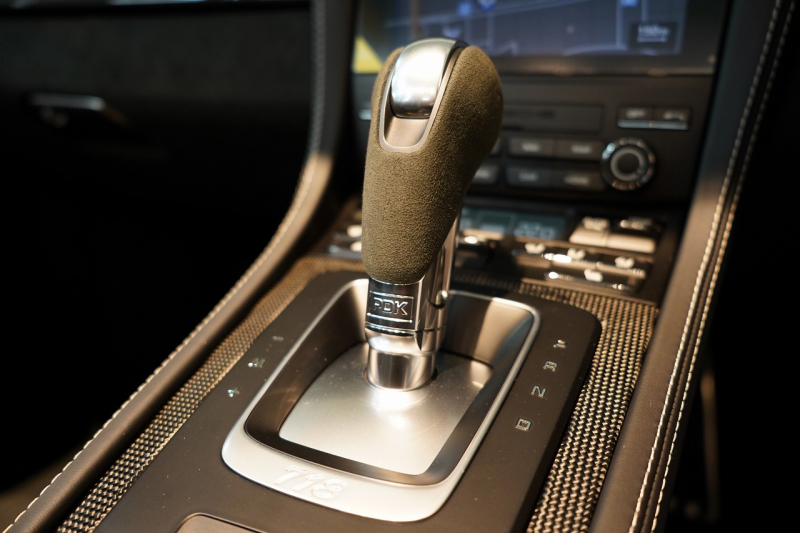 ポルシェ 718 ボクスター GTS 4.0 PDK OP246 登録済未使用車 GTSインテリアPKG 18wayスポーツシートプラス LEDヘッドライト BOSE ACC バナジウムグレー 中古車 中古車