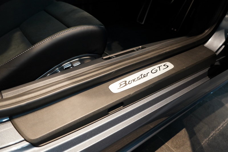 ポルシェ 718 ボクスター GTS 4.0 PDK OP246 登録済未使用車 GTSインテリアPKG 18wayスポーツシートプラス LEDヘッドライト BOSE ACC バナジウムグレー 中古車 中古車