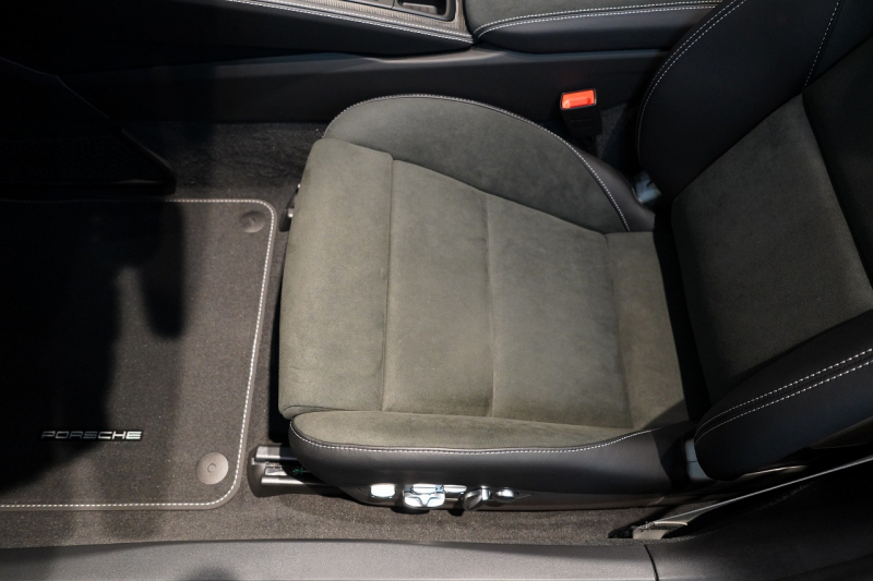 ポルシェ 718 ボクスター GTS 4.0 PDK OP246 登録済未使用車 GTSインテリアPKG 18wayスポーツシートプラス LEDヘッドライト BOSE ACC バナジウムグレー 中古車 中古車