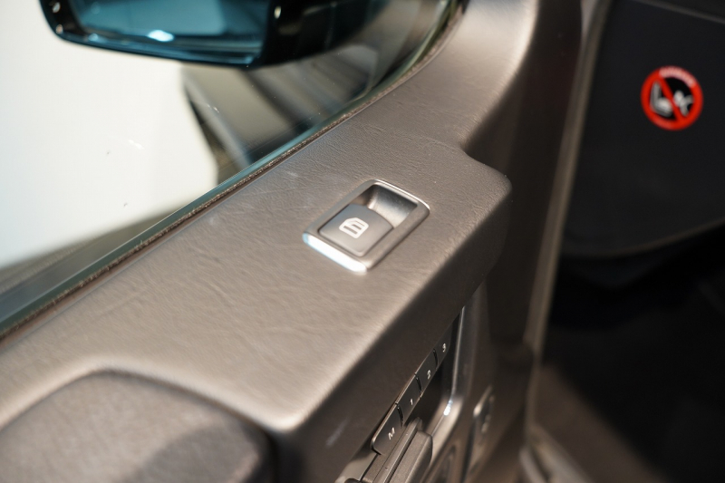 AMG Gクラス G63 designoエクスクルーシブインテリア サイドビューカメラ 禁煙車 中古車 中古車