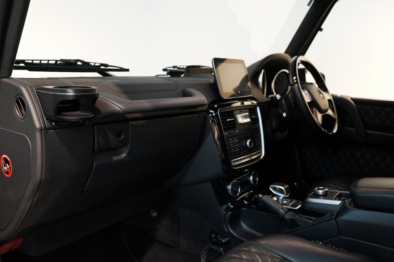 AMG Gクラス G63 designoエクスクルーシブインテリアPKG ラゲッジボード 禁煙車 中古車 中古車