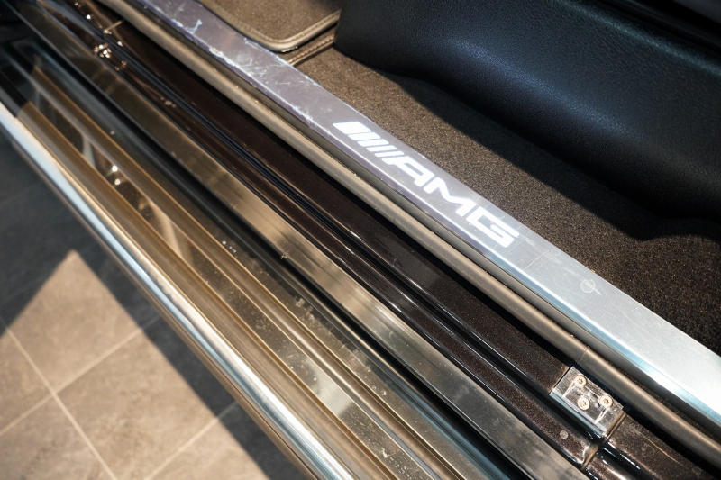 AMG Gクラス G63 designoエクスクルーシブインテリアPKG ラゲッジボード 禁煙車 中古車 中古車