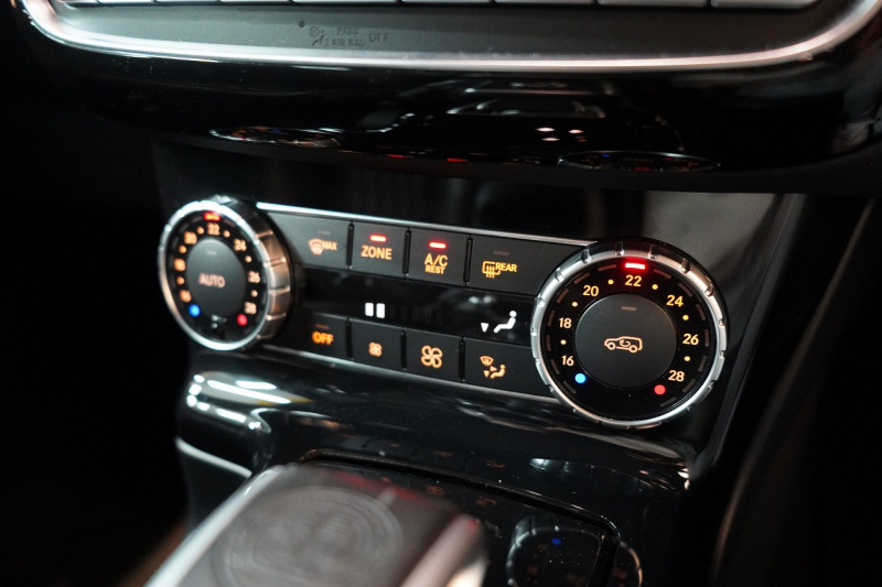 AMG Gクラス G63 designoエクスクルーシブインテリアPKG ラゲッジボード 禁煙車 中古車 中古車