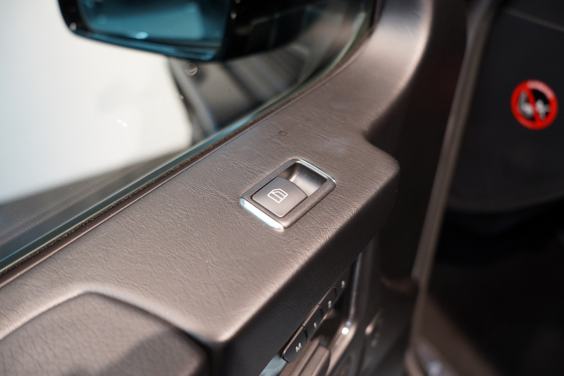 AMG Gクラス G63 designoエクスクルーシブインテリアPKG ラゲッジボード 禁煙車 中古車 中古車