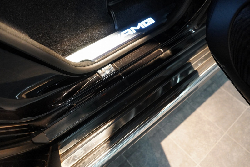 AMG Gクラス G63 designoエクスクルーシブインテリアPKG ラゲッジボード 禁煙車 中古車 中古車