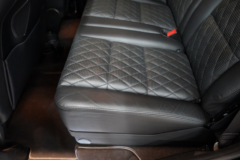 AMG Gクラス G63 designoエクスクルーシブインテリアPKG ラゲッジボード 禁煙車 中古車 中古車