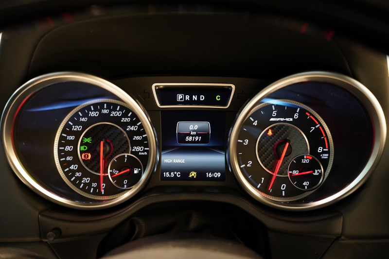 AMG Gクラス G63 designoエクスクルーシブインテリアPKG ラゲッジボード 禁煙車 中古車 中古車