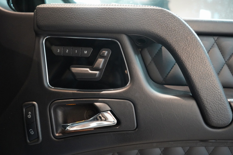 AMG Gクラス G63 designoエクスクルーシブインテリアPKG ラゲッジボード 禁煙車 中古車 中古車