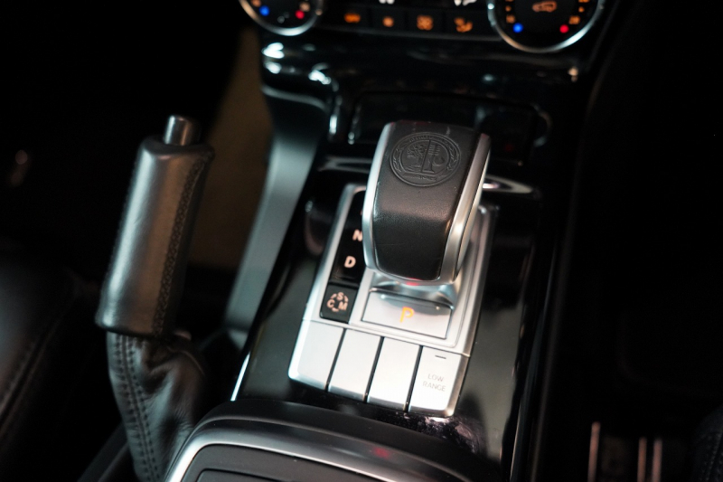 AMG Gクラス G63 designoエクスクルーシブインテリアPKG ラゲッジボード 禁煙車 中古車 中古車