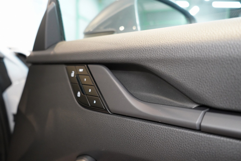 ポルシェ 911(Type992) Carrera T 6MT 後期モデル(992.2) 1オーナー OP500  エアロキット カーボンルーフ CarreraTインテリアPKG 18way電動シート Burmester 中古車 中古車