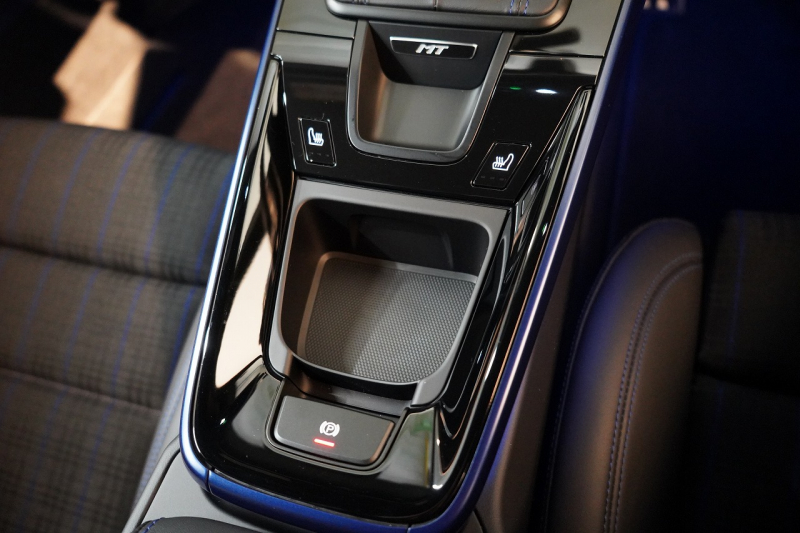 ポルシェ 911(Type992) Carrera T 6MT 後期モデル(992.2) 1オーナー OP500  エアロキット カーボンルーフ CarreraTインテリアPKG 18way電動シート Burmester 中古車 中古車