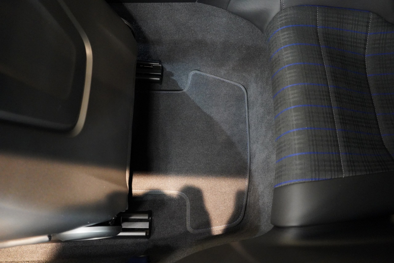 ポルシェ 911(Type992) Carrera T 6MT 後期モデル(992.2) 1オーナー OP500  エアロキット カーボンルーフ CarreraTインテリアPKG 18way電動シート Burmester 中古車 中古車