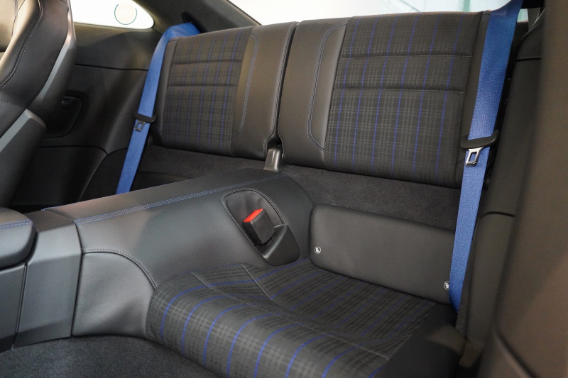 ポルシェ 911(Type992) Carrera T 6MT 後期モデル(992.2) 1オーナー OP500  エアロキット カーボンルーフ CarreraTインテリアPKG 18way電動シート Burmester 中古車 中古車