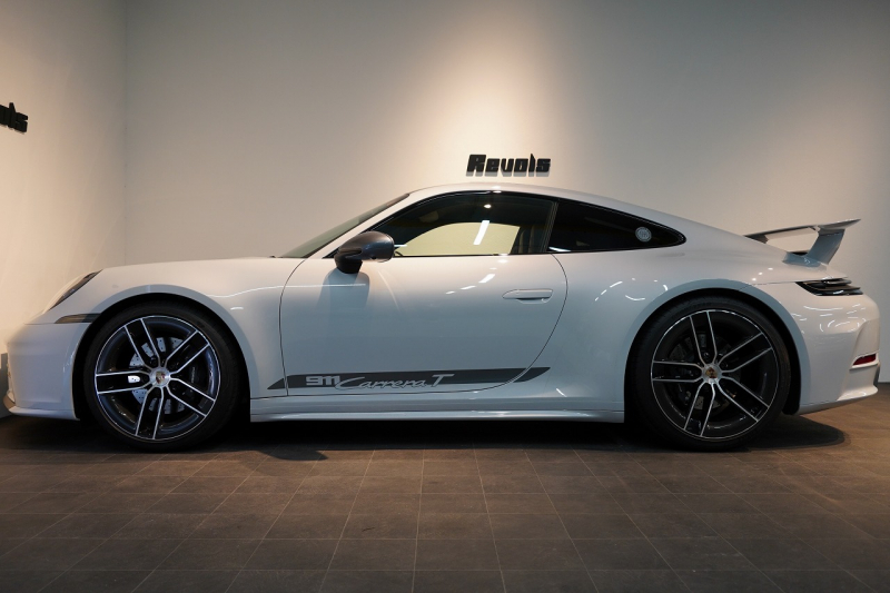 ポルシェ 911(Type992) Carrera T 6MT 後期モデル(992.2) 1オーナー OP500  エアロキット カーボンルーフ CarreraTインテリアPKG 18way電動シート Burmester 中古車 中古車