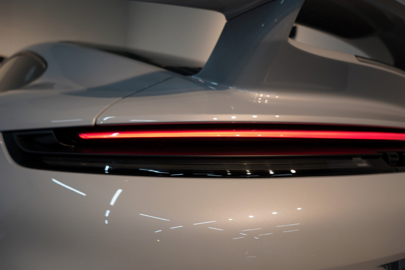 ポルシェ 911(Type992) Carrera T 6MT 後期モデル(992.2) 1オーナー OP500  エアロキット カーボンルーフ CarreraTインテリアPKG 18way電動シート Burmester 中古車 中古車