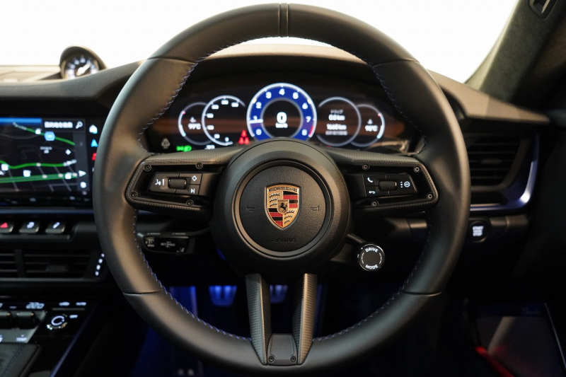 ポルシェ 911(Type992) Carrera T 6MT 後期モデル(992.2) 1オーナー OP500  エアロキット カーボンルーフ CarreraTインテリアPKG 18way電動シート Burmester 中古車 中古車