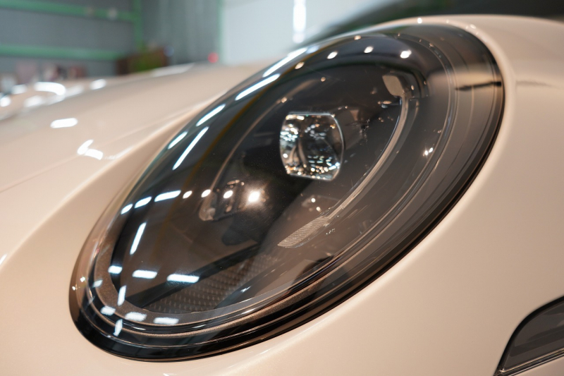 ポルシェ 911(Type992) Carrera T 6MT 後期モデル(992.2) 1オーナー OP500  エアロキット カーボンルーフ CarreraTインテリアPKG 18way電動シート Burmester 中古車 中古車