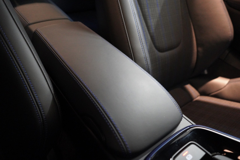 ポルシェ 911(Type992) Carrera T 6MT 後期モデル(992.2) 1オーナー OP500  エアロキット カーボンルーフ CarreraTインテリアPKG 18way電動シート Burmester 中古車 中古車