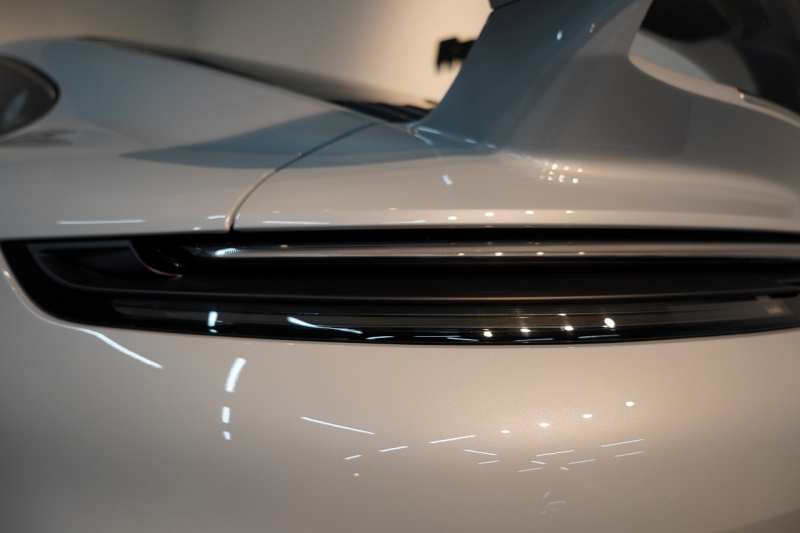 ポルシェ 911(Type992) Carrera T 6MT 後期モデル(992.2) 1オーナー OP500  エアロキット カーボンルーフ CarreraTインテリアPKG 18way電動シート Burmester 中古車 中古車