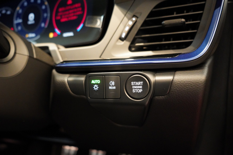 ポルシェ 911(Type992) Carrera T 6MT 後期モデル(992.2) 1オーナー OP500  エアロキット カーボンルーフ CarreraTインテリアPKG 18way電動シート Burmester 中古車 中古車