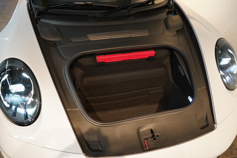 ポルシェ 911(Type992) Carrera T 6MT 後期モデル(992.2) 1オーナー OP500  エアロキット カーボンルーフ CarreraTインテリアPKG 18way電動シート Burmester 中古車 中古車