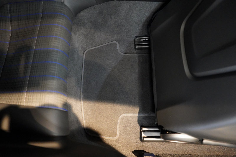 ポルシェ 911(Type992) Carrera T 6MT 後期モデル(992.2) 1オーナー OP500  エアロキット カーボンルーフ CarreraTインテリアPKG 18way電動シート Burmester 中古車 中古車