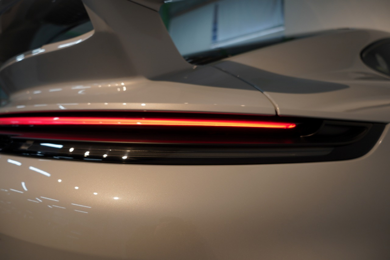 ポルシェ 911(Type992) Carrera T 6MT 後期モデル(992.2) 1オーナー OP500  エアロキット カーボンルーフ CarreraTインテリアPKG 18way電動シート Burmester 中古車 中古車