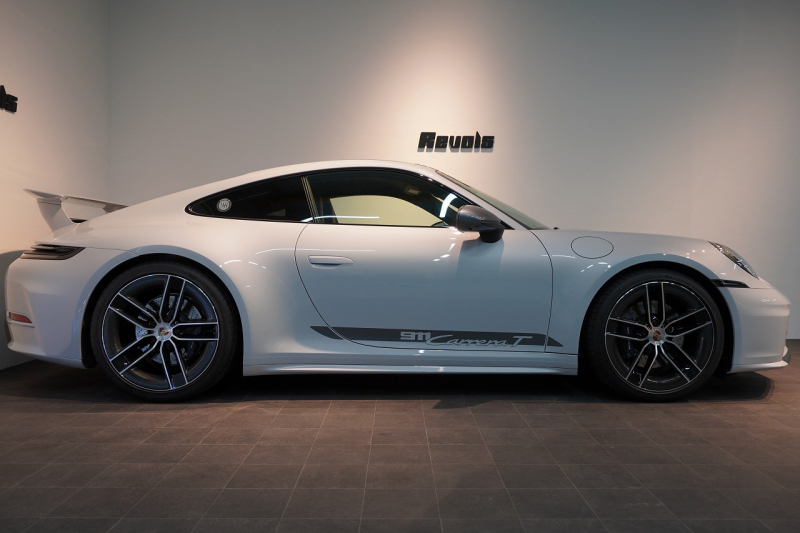 ポルシェ 911(Type992) Carrera T 6MT 後期モデル(992.2) 1オーナー OP500  エアロキット カーボンルーフ CarreraTインテリアPKG 18way電動シート Burmester 中古車 中古車