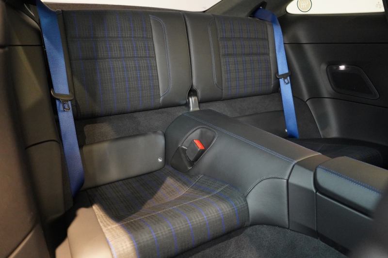 ポルシェ 911(Type992) Carrera T 6MT 後期モデル(992.2) 1オーナー OP500  エアロキット カーボンルーフ CarreraTインテリアPKG 18way電動シート Burmester 中古車 中古車