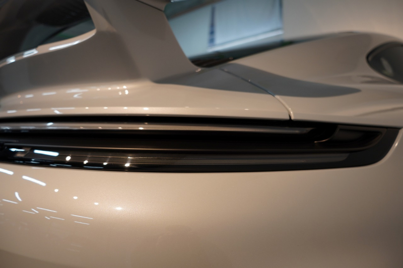 ポルシェ 911(Type992) Carrera T 6MT 後期モデル(992.2) 1オーナー OP500  エアロキット カーボンルーフ CarreraTインテリアPKG 18way電動シート Burmester 中古車 中古車