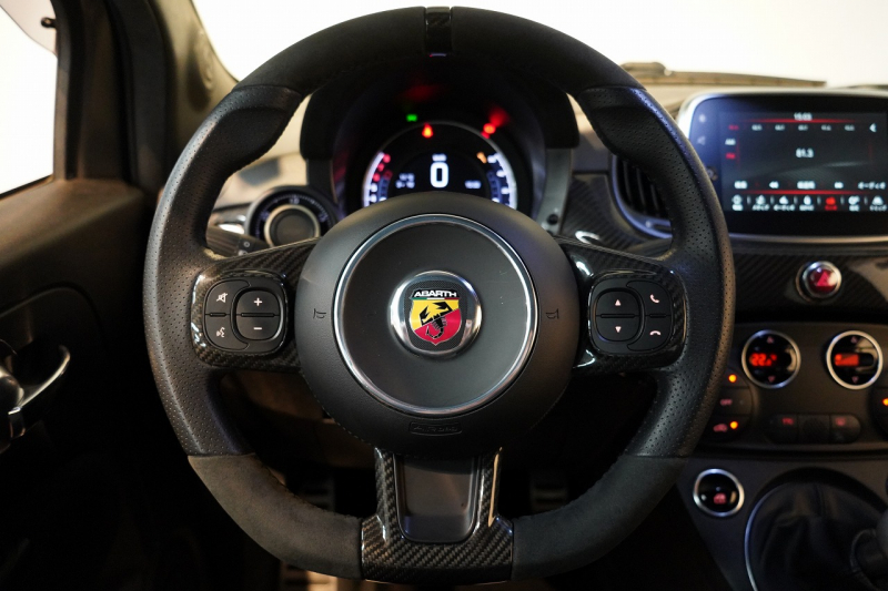 アバルト 595 モメント 5MT 左H 全国49台限定 ミシュラン25年製新品タイヤ交換済 専用マットグレー 中古車 中古車