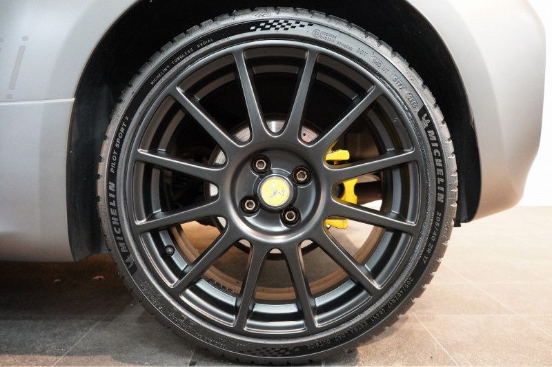 アバルト 595 モメント 5MT 左H 全国49台限定 ミシュラン25年製新品タイヤ交換済 専用マットグレー 中古車 中古車