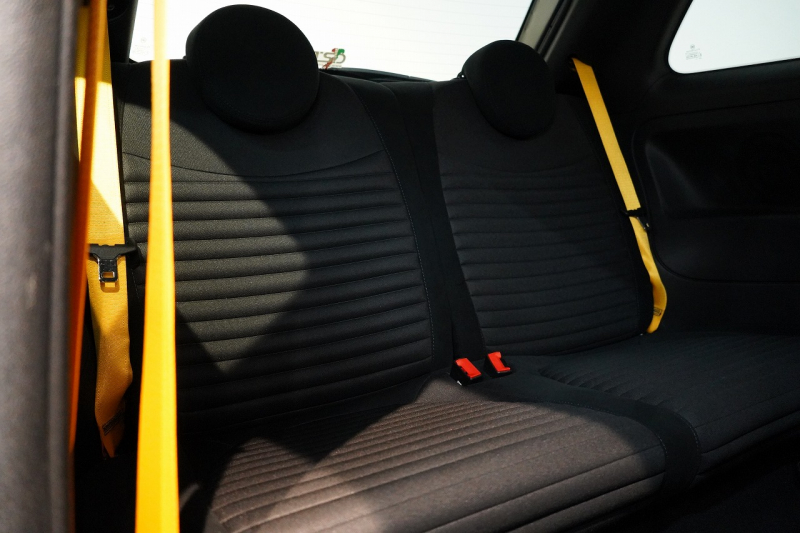 アバルト 595 モメント 5MT 左H 全国49台限定 ミシュラン25年製新品タイヤ交換済 専用マットグレー 中古車 中古車