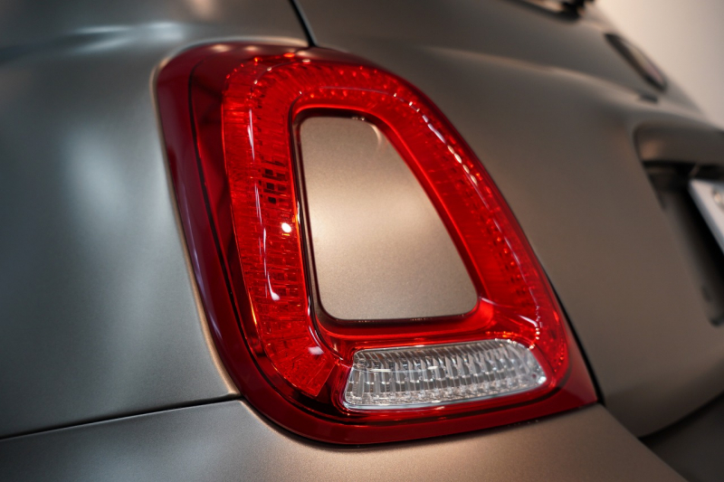 アバルト 595 モメント 5MT 左H 全国49台限定 ミシュラン25年製新品タイヤ交換済 専用マットグレー 中古車 中古車