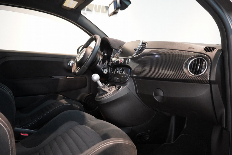 アバルト 595 モメント 5MT 左H 全国49台限定 ミシュラン25年製新品タイヤ交換済 専用マットグレー 中古車 中古車