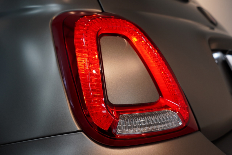 アバルト 595 モメント 5MT 左H 全国49台限定 ミシュラン25年製新品タイヤ交換済 専用マットグレー 中古車 中古車