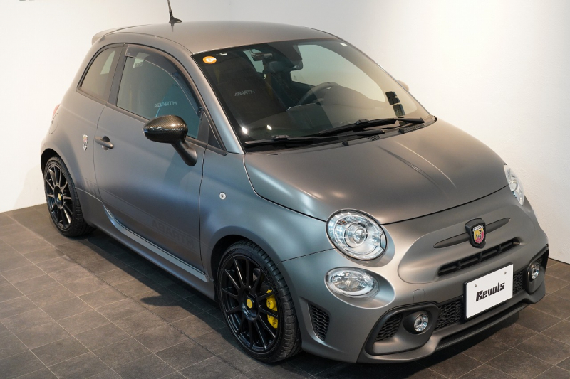 アバルト 595 モメント 5MT 左H 全国49台限定 ミシュラン25年製新品タイヤ交換済 専用マットグレー 中古車 中古車