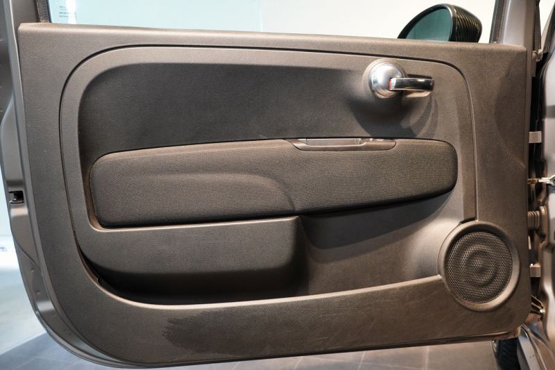 アバルト 595 モメント 5MT 左H 全国49台限定 ミシュラン25年製新品タイヤ交換済 専用マットグレー 中古車 中古車